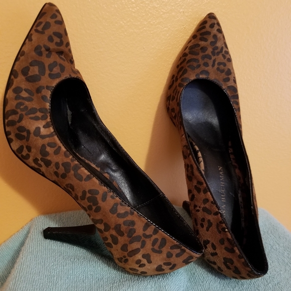 Dana Buchman Leon print pumps - Picture 4 of 8